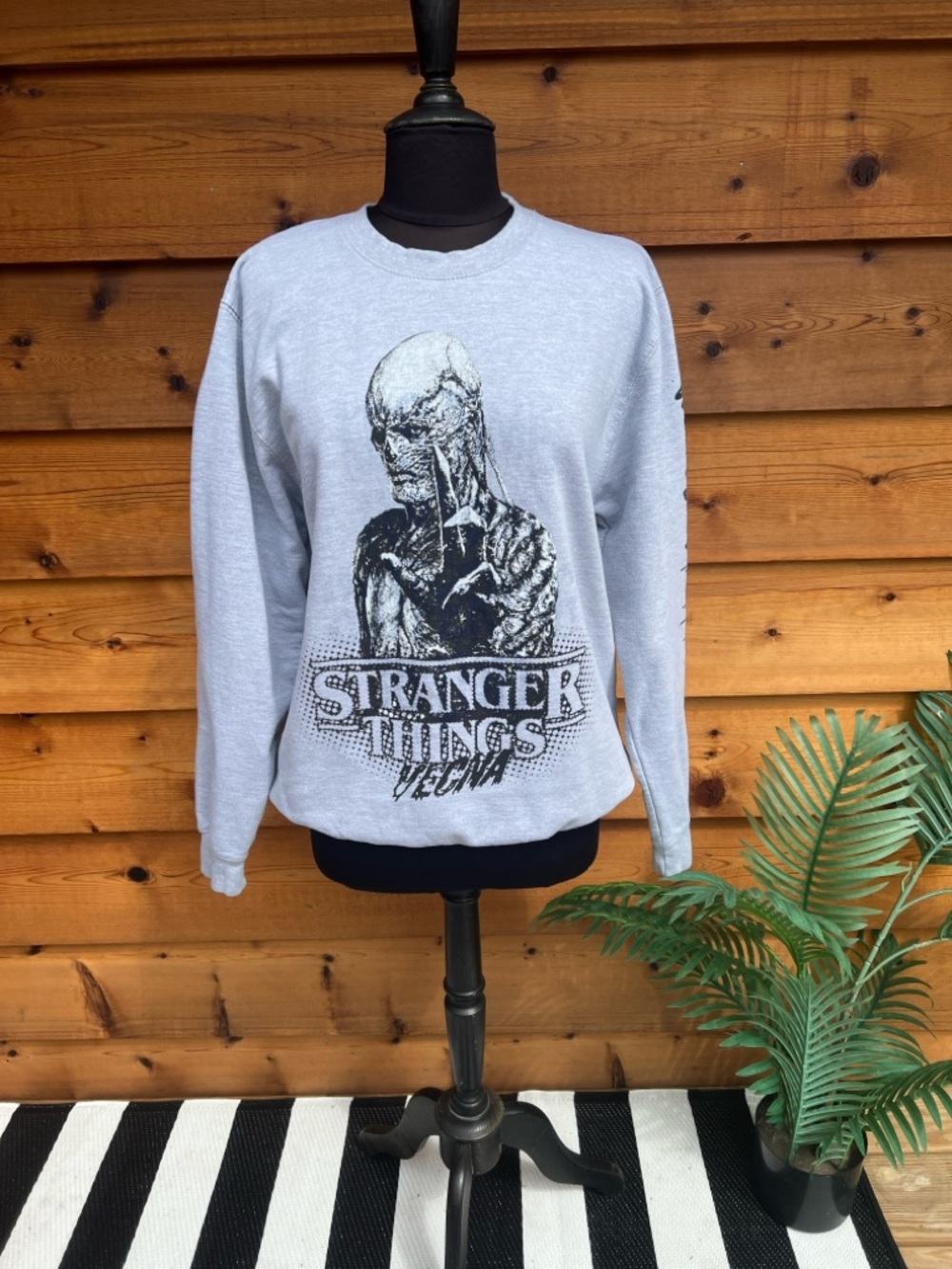 Stranger Things Crewneck Sweatshirt in Light Gray